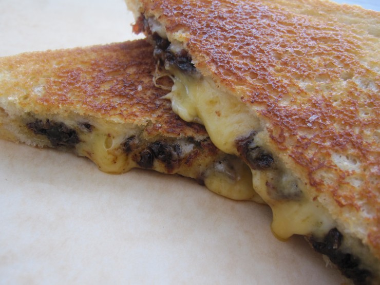 grilled cheese with bacon jam